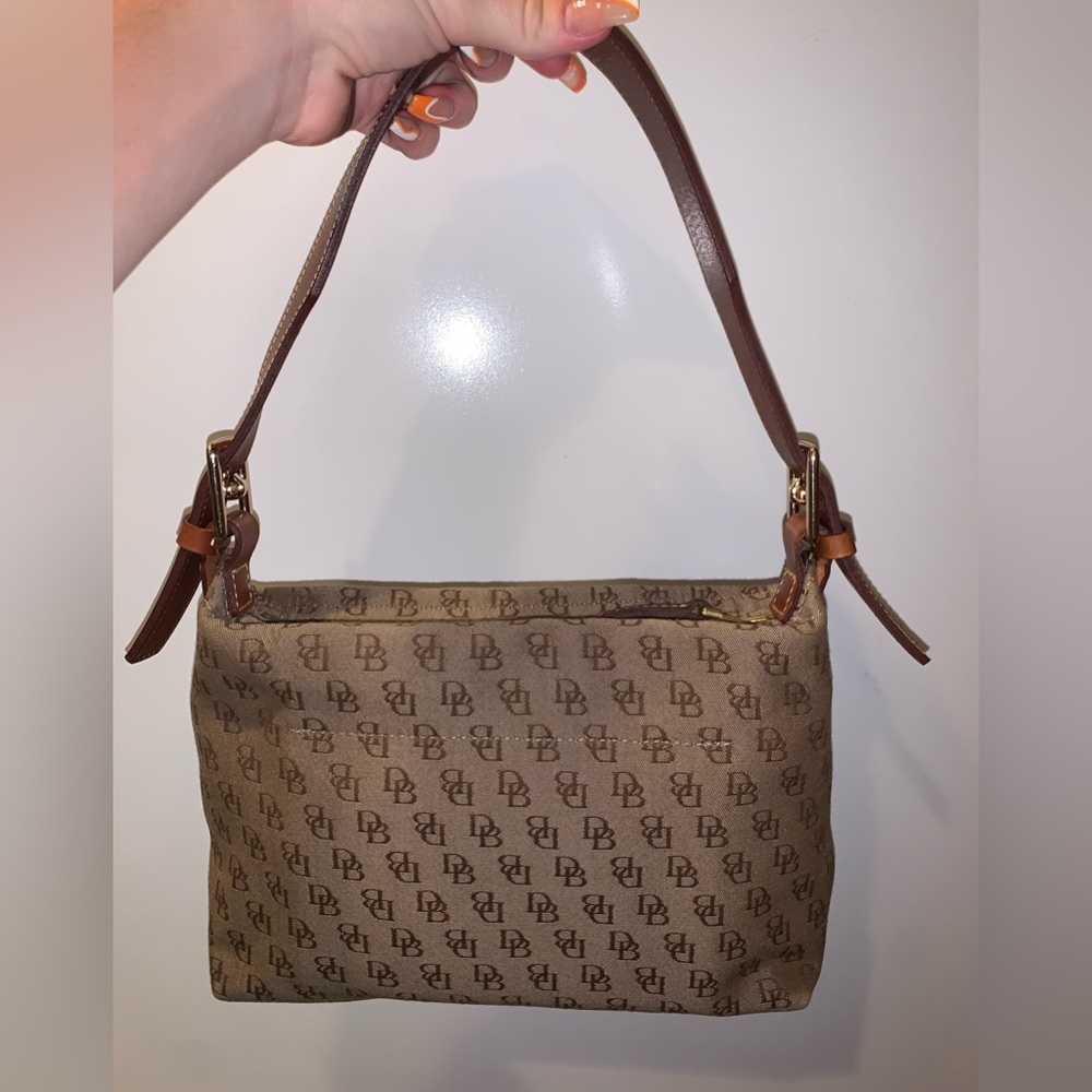 dooney and bourke shoulder bag